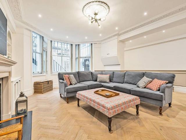 Flat for rent in South Kensington, Isle Of Man
