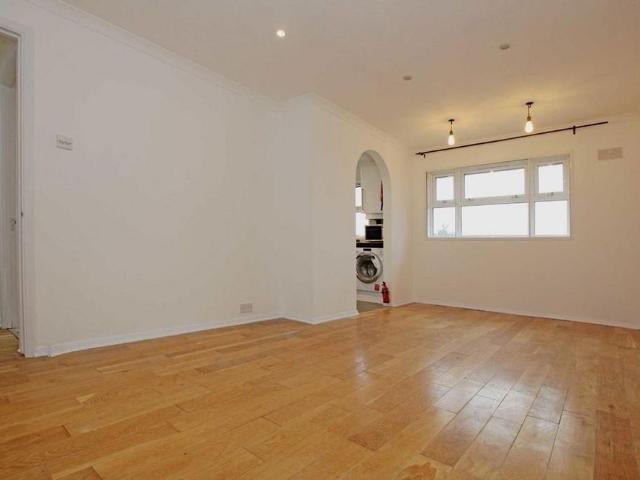 Apartment for rent in London Borough of Hounslow, Osterley