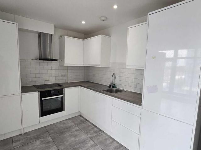 Flat for rent in London Borough of Croydon, Greater London