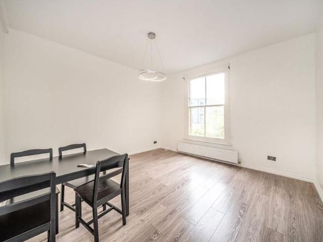 Apartment for rent in Brownswood Park, Greater London
