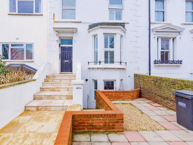 Flat for rent in London Borough of Croydon, Addiscombe