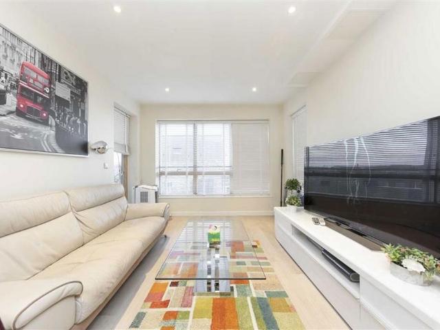 Apartment for rent in Dollis Hill, Greater London