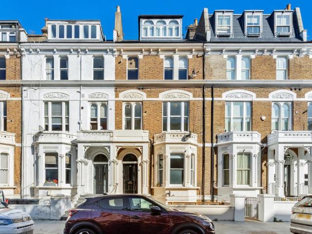 Flat for rent in Brook Green, Greater London