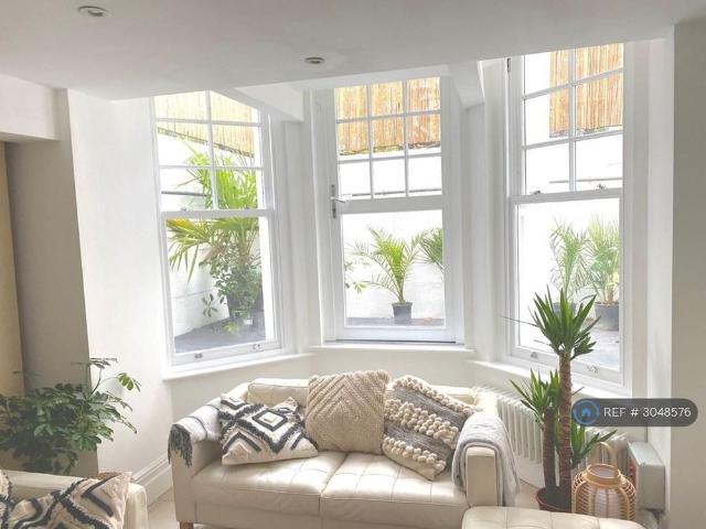 Apartment for rent in Abbeville Village, Greater London