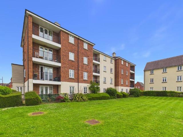 Flat for rent in Chapelford, Warrington