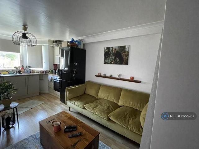 Flat for rent in London Borough of Croydon, Greater London