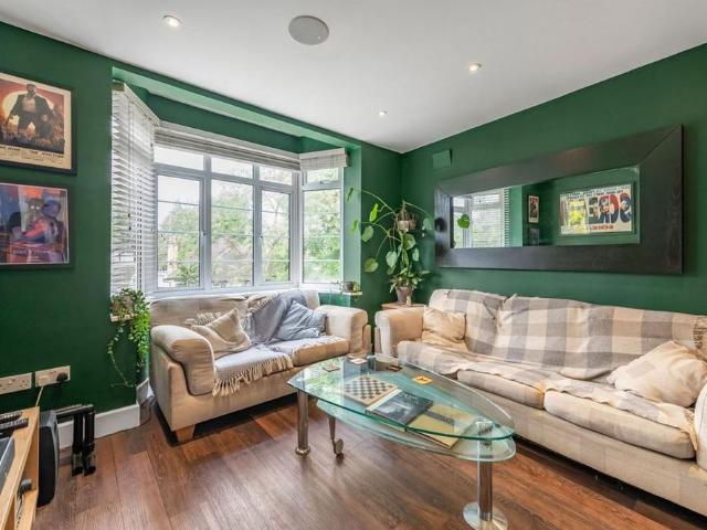 Apartment for rent in London Borough of Hounslow, Strand