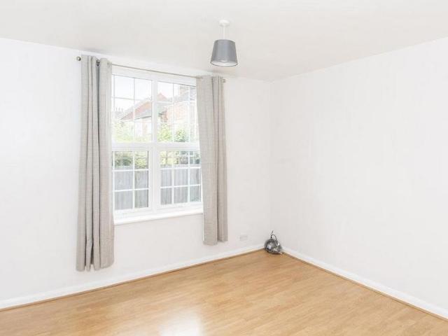 Apartment for rent in Desborough