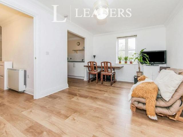 Apartment for rent in Mile End, Fordham Heath
