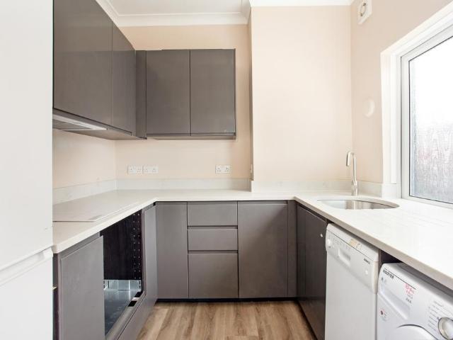 Flat for rent in London Borough of Croydon, Purley
