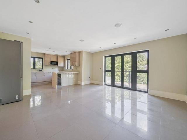 Apartment for rent in London Borough of Lewisham, Forest Hill
