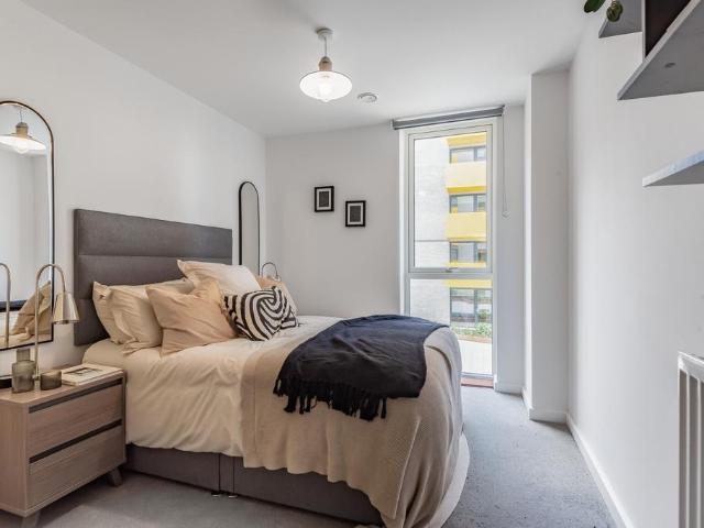 Flat for rent in Hayes, Greater London