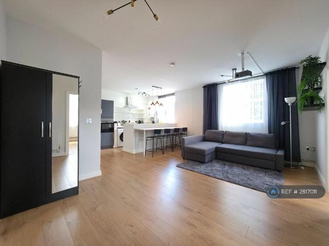 Flat for rent in London Borough of Merton, South Wimbledon