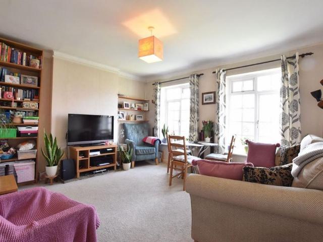 Apartment for rent in Blackhills, Surrey