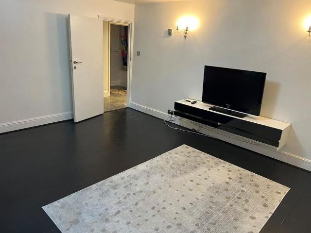Apartment for rent in West Hackney, Greater London