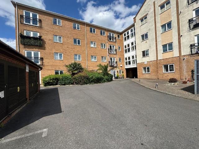 Flat for rent in Cosham, Portsmouth