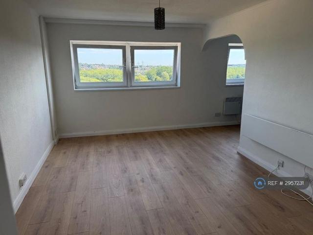 Apartment for rent in Heol-las, Surrey