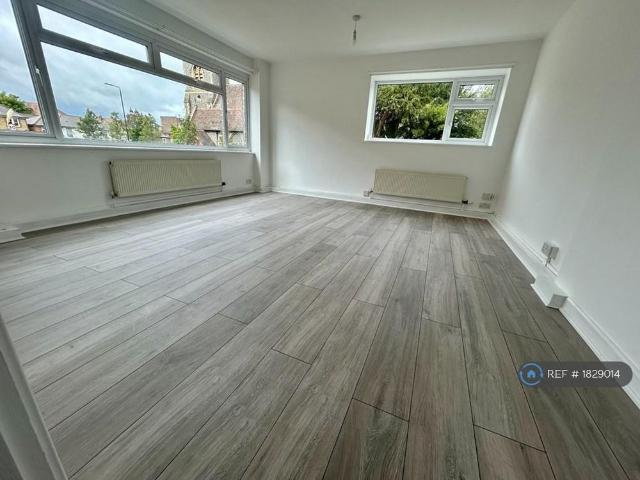 Apartment for rent in London Borough of Sutton, Greater London