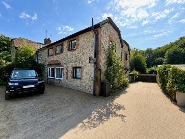 Flat for rent in The Butts, Kent