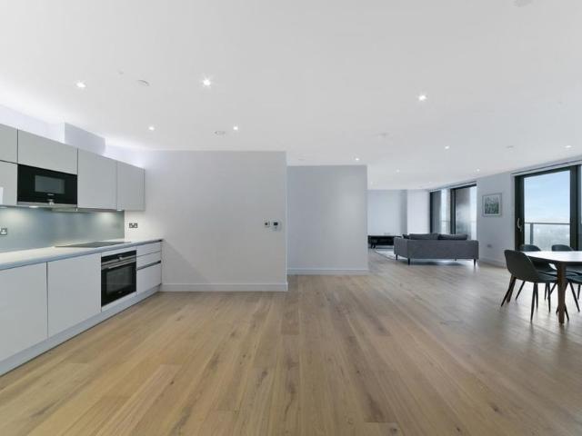 Apartment for rent in Poplar Grove, Greater London