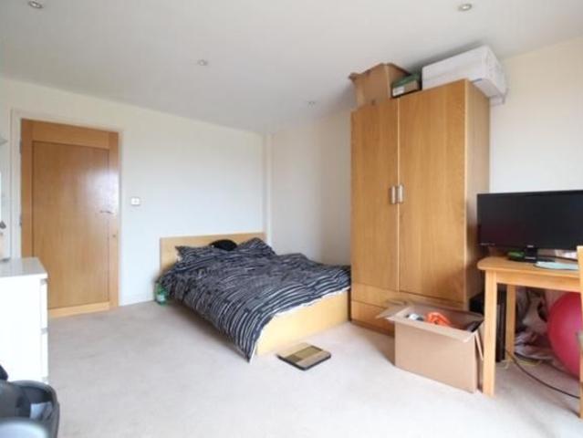 Apartment for rent in Virginia Quay, Greater London