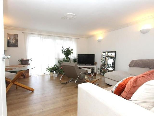 Apartment for rent in Lower Edmonton, Greater London
