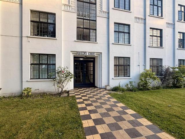 Flat for rent in London Borough of Croydon, Waddon