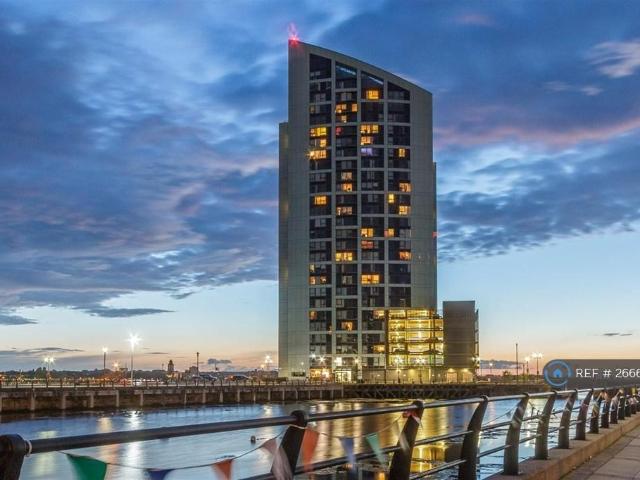 Flat for rent in Calderstones
