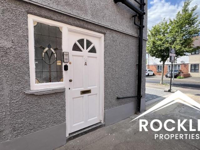 Flat for rent in Ilford, Gants Hill