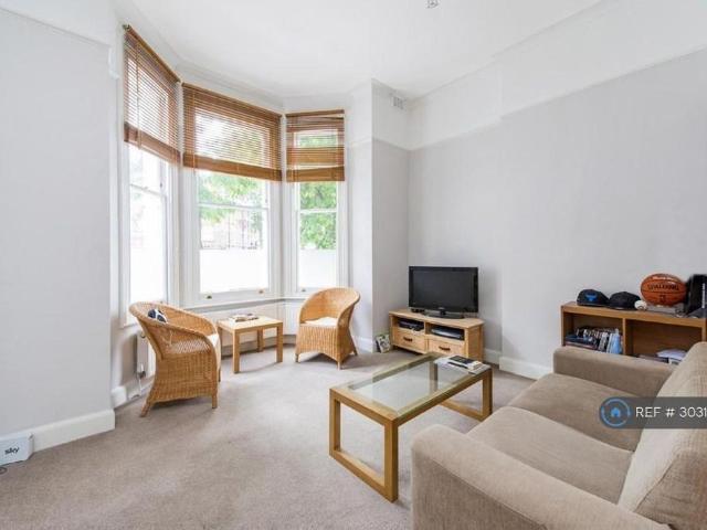 Apartment for rent in Brook Green, Greater London
