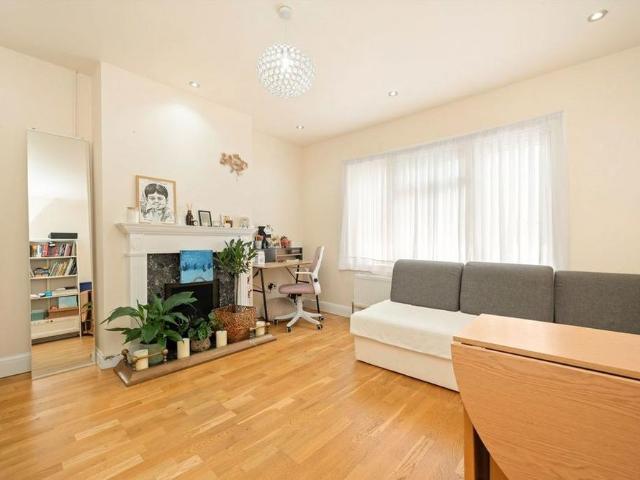 Apartment for rent in London Borough of Ealing, Hanwell