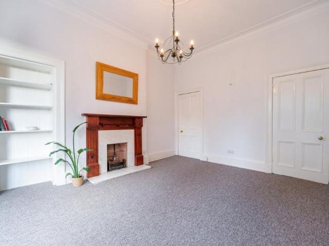 Apartment for rent in Shawmoss, Glasgow