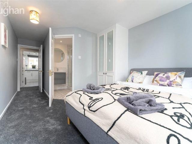Flat for rent in Roedean