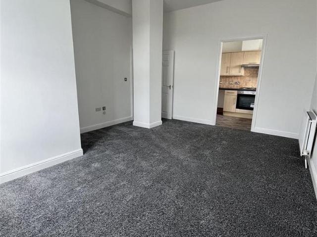 Apartment for rent in Longwood, West Yorkshire