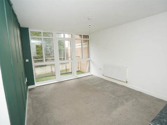 Apartment for rent in Middlebrook, Lee Bank
