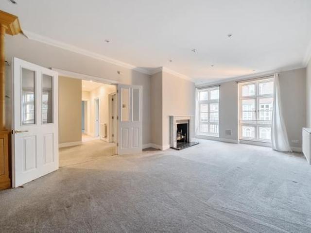 Apartment for rent in Row Town, Surrey