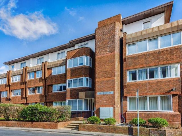 Flat for rent in Perryfields, West Sussex