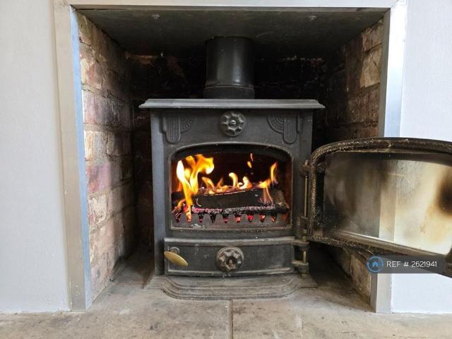 Apartment for rent in Brook Street, Bourne Vale
