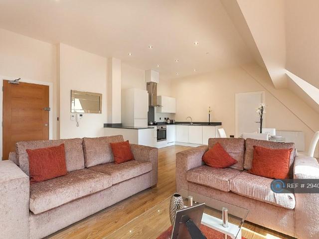Flat for rent in Lower Halliford, Surrey