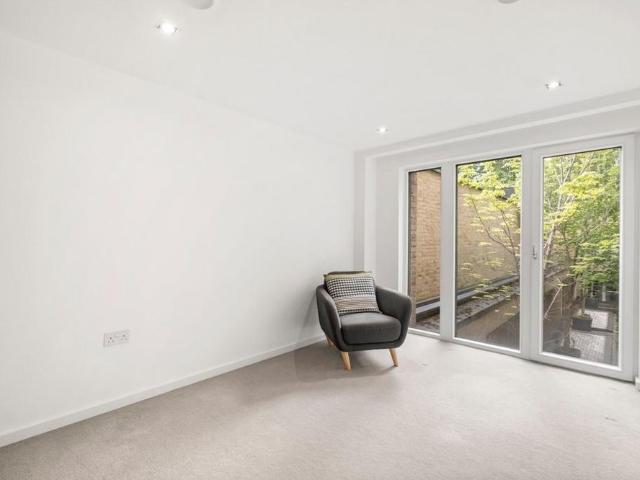 Apartment for rent in Fulham, Walham Green