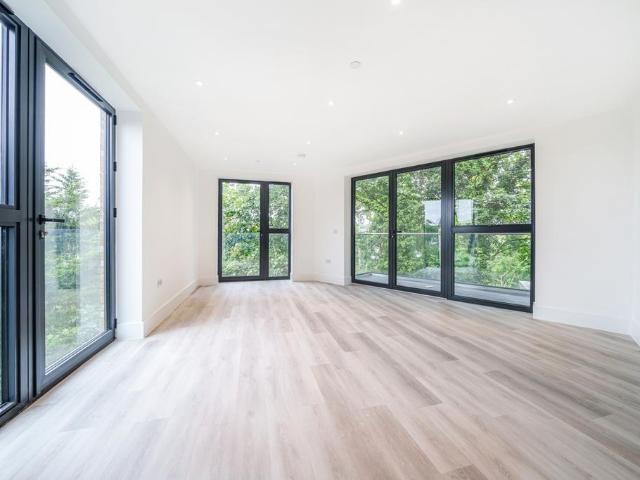 Flat for rent in Bromley, Hayes