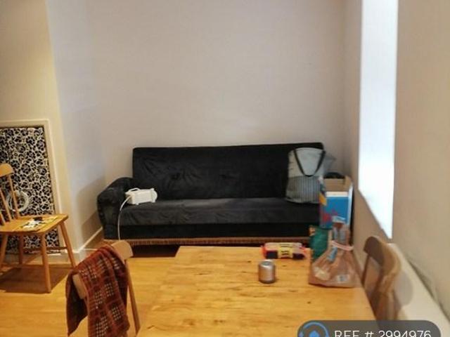 Flat for rent in Falcon Lodge, Wales