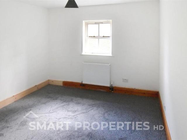 Apartment for rent in Lindley, West Yorkshire