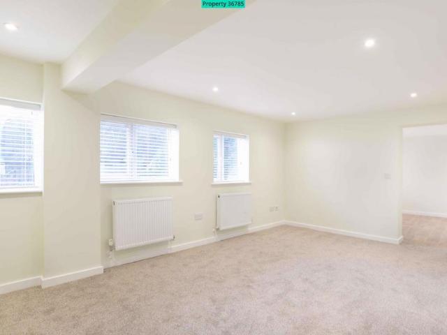 Flat for rent in Clarendon, Ash