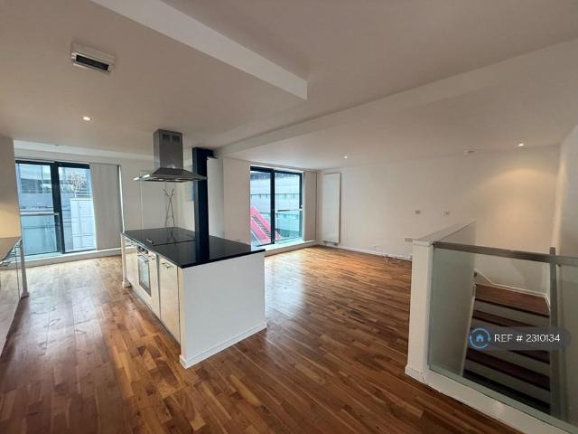 Flat for rent in Broadheath, Trafford Park