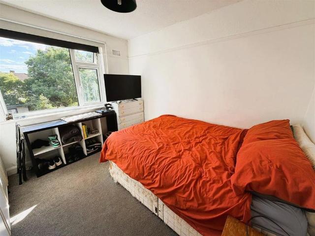 Apartment for rent in Petts Wood, Greater London