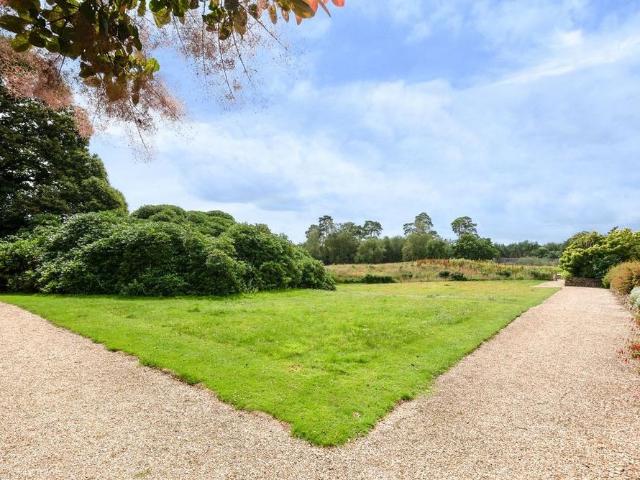 Apartment for rent in Littlecote, West Sussex