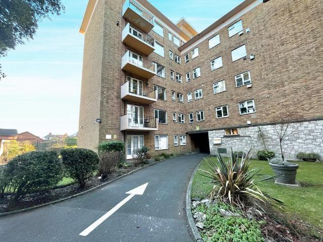 Flat for rent in Branksome Park, Poole