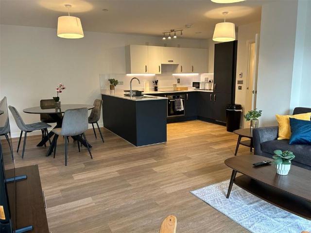 Apartment for rent in Blackhills, Surrey