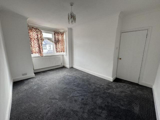 Apartment for rent in Loxford, Seven Kings